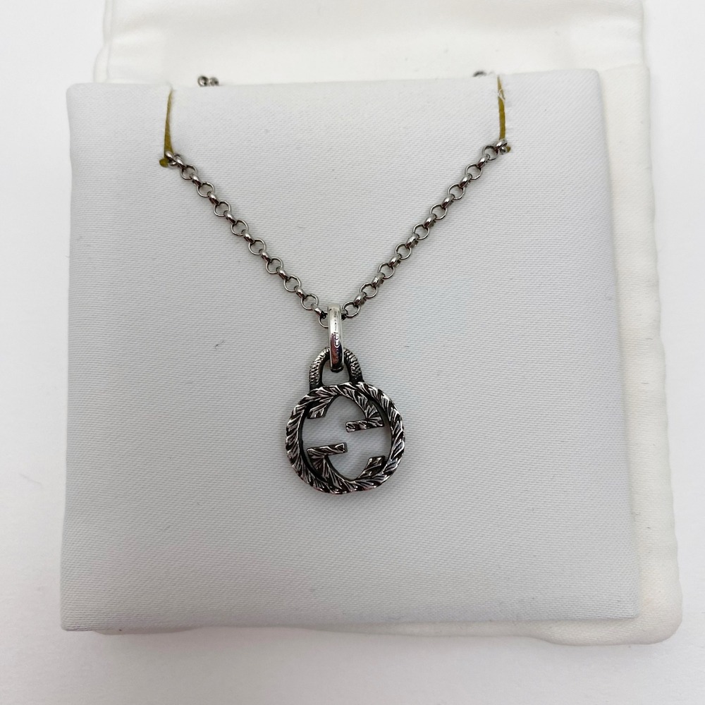 Gucci Interlocking G Textured Pendant Necklace Womens Silver 576993 J8400 0811 - Picture 3 of 9